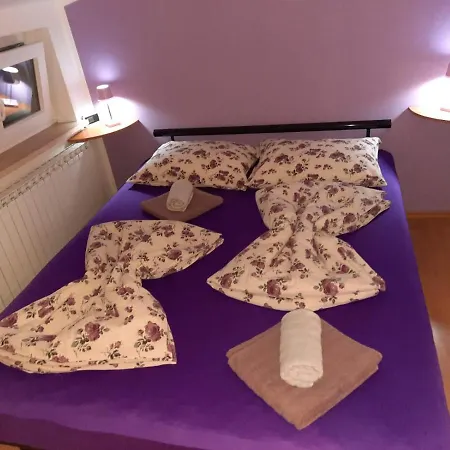 Cozy One Bedroom Mak