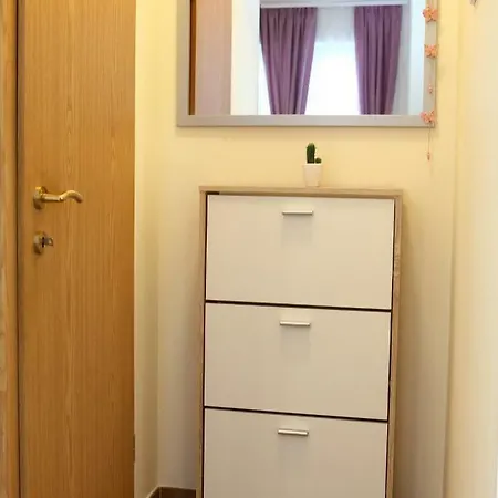 Apartment Cozy One Bedroom Mak